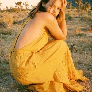 Dress Forum tiered halter midi dress